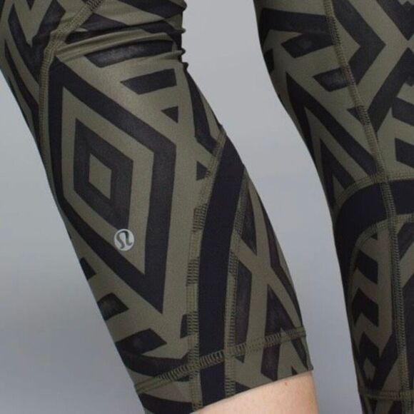 Lululemon Run: Inspire Crop II *All Full-On Luxtreme 10 - Picture 11 of 11